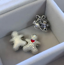 Cargar imagen en el visor de la galería, Gingerbread Man Bead Charm - Cream Sparkle