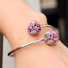 Cargar imagen en el visor de la galería, MOOMIN FLOWER BANGLE PINK
