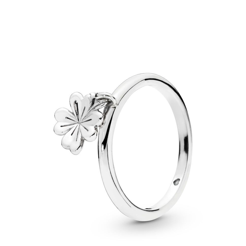 Anillo con trébol de la suerte